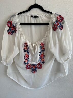 Romeo + Juliet Couture White Sheer Embroidered Boho Top Small